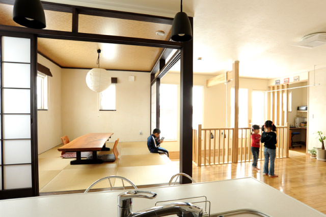 ロッククライミングができる家 リビング・ダイニング