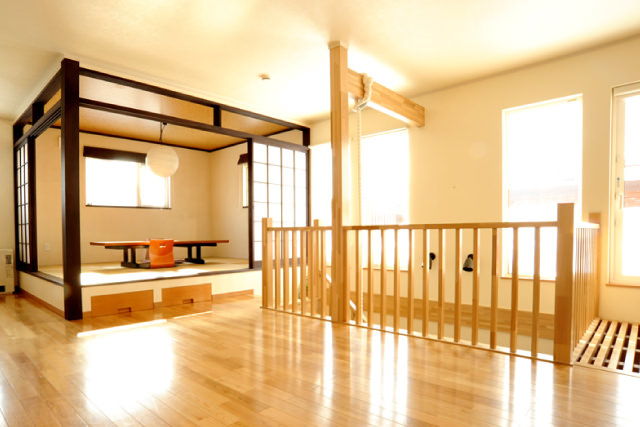 ロッククライミングができる家 リビング