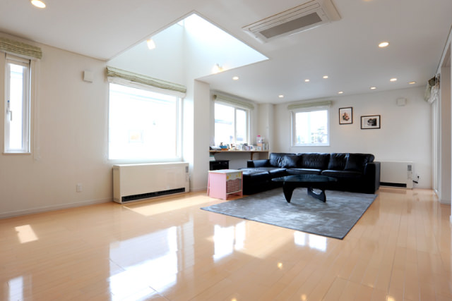 光が降り注ぐ家 リビング