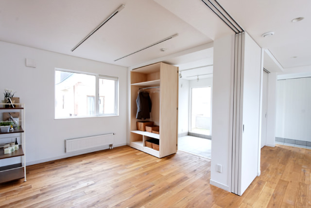 100年「空間」の家 居室 移動式収納