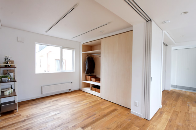 100年「空間」の家 居室 移動式収納