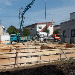 基礎工事　基礎コンクリート打設中！