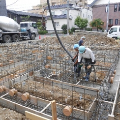 基礎工事　ベースコンクリート打設中！