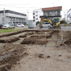 基礎工事　掘削が始まりました。