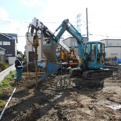 地盤改良が始まりました。