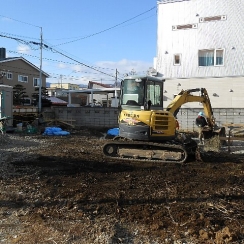 基礎工事　掘削が始まりました。