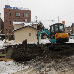 基礎工事　掘削中です。