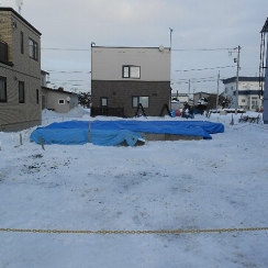 基礎工事が完了して、養生中です。