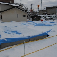 基礎工事　養生中です。