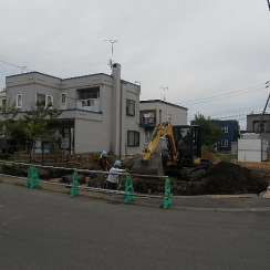 基礎工事　掘削が始まりました。