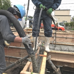 布コンクリート – 打設中です