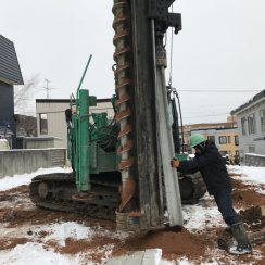 杭打ち工事です